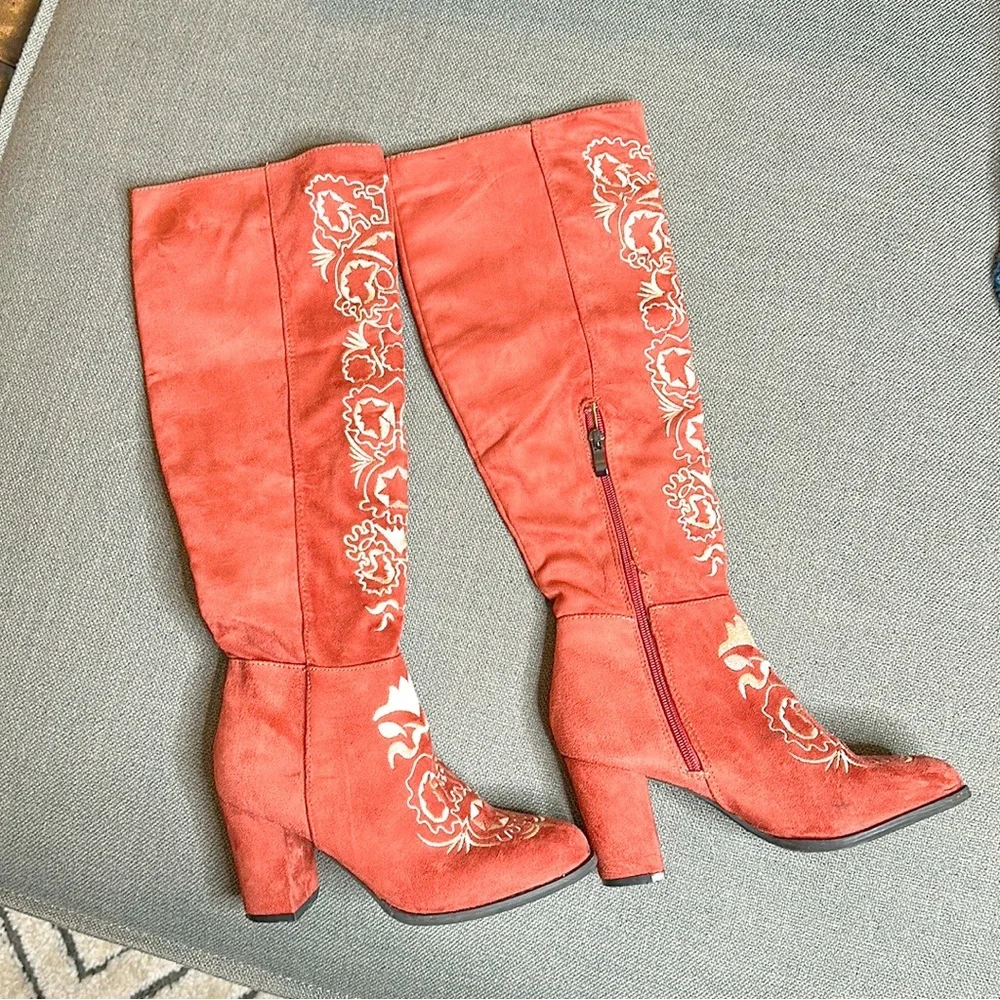 Kala Vella Rust Red Embroidered Suede Knee-High Heeled Boots - Picture 3 of 12
